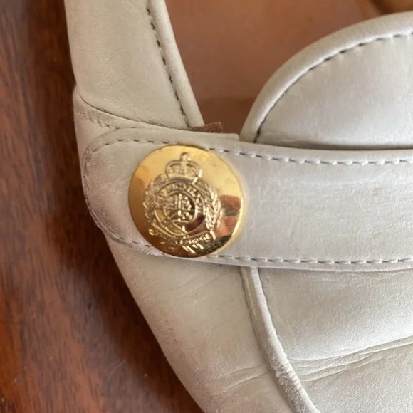 Ralph Lauren Ivory Leather loafers with logo button size 6 1/2 Women’s - Picture 3 of 10